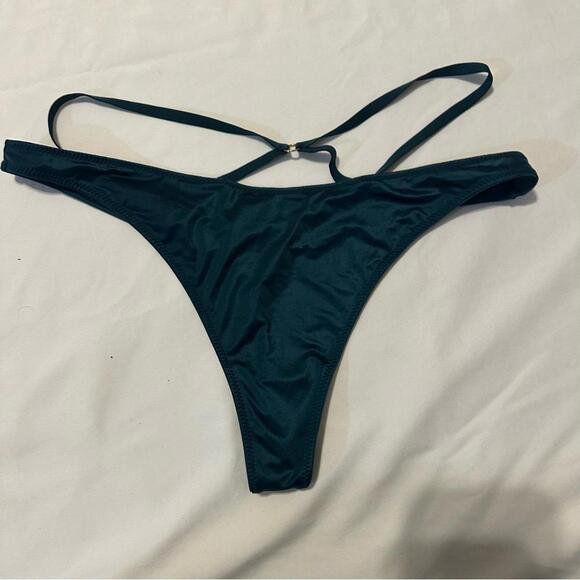 Victoria’s Secret Thong Panty - Picture 1 of 4